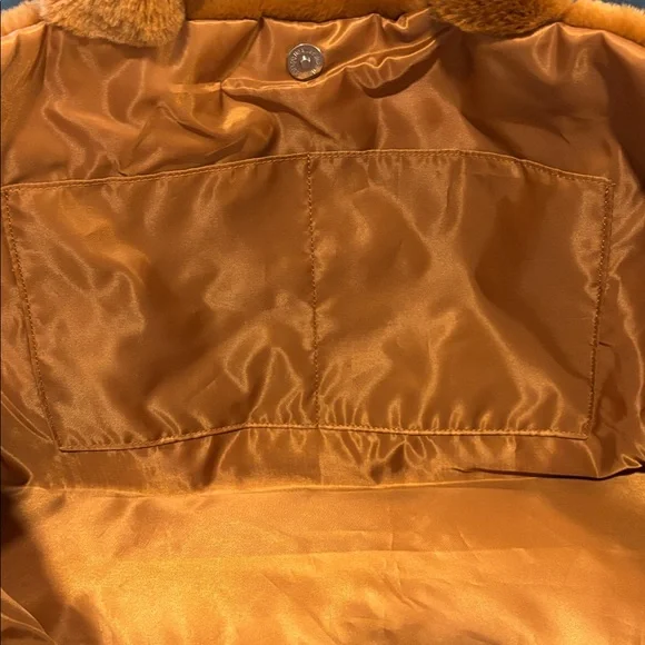 LEDDA Furry Tote Bag - Picture 3 of 3